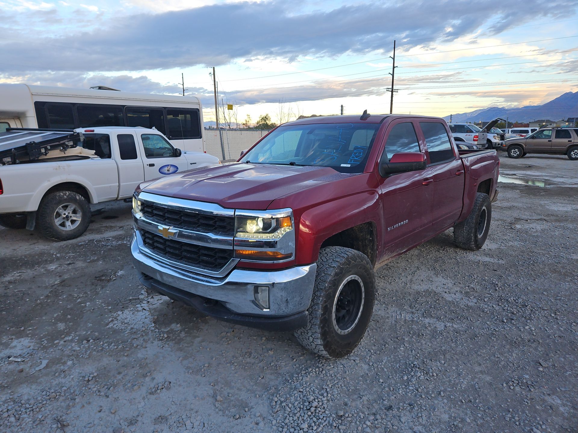 2018 Chevrolet Silverado 1500 LT - Exterior Front Left Corner Image