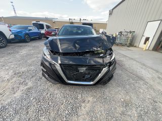 2021 Nissan Altima 2.5 SV - Exterior Front Center Image