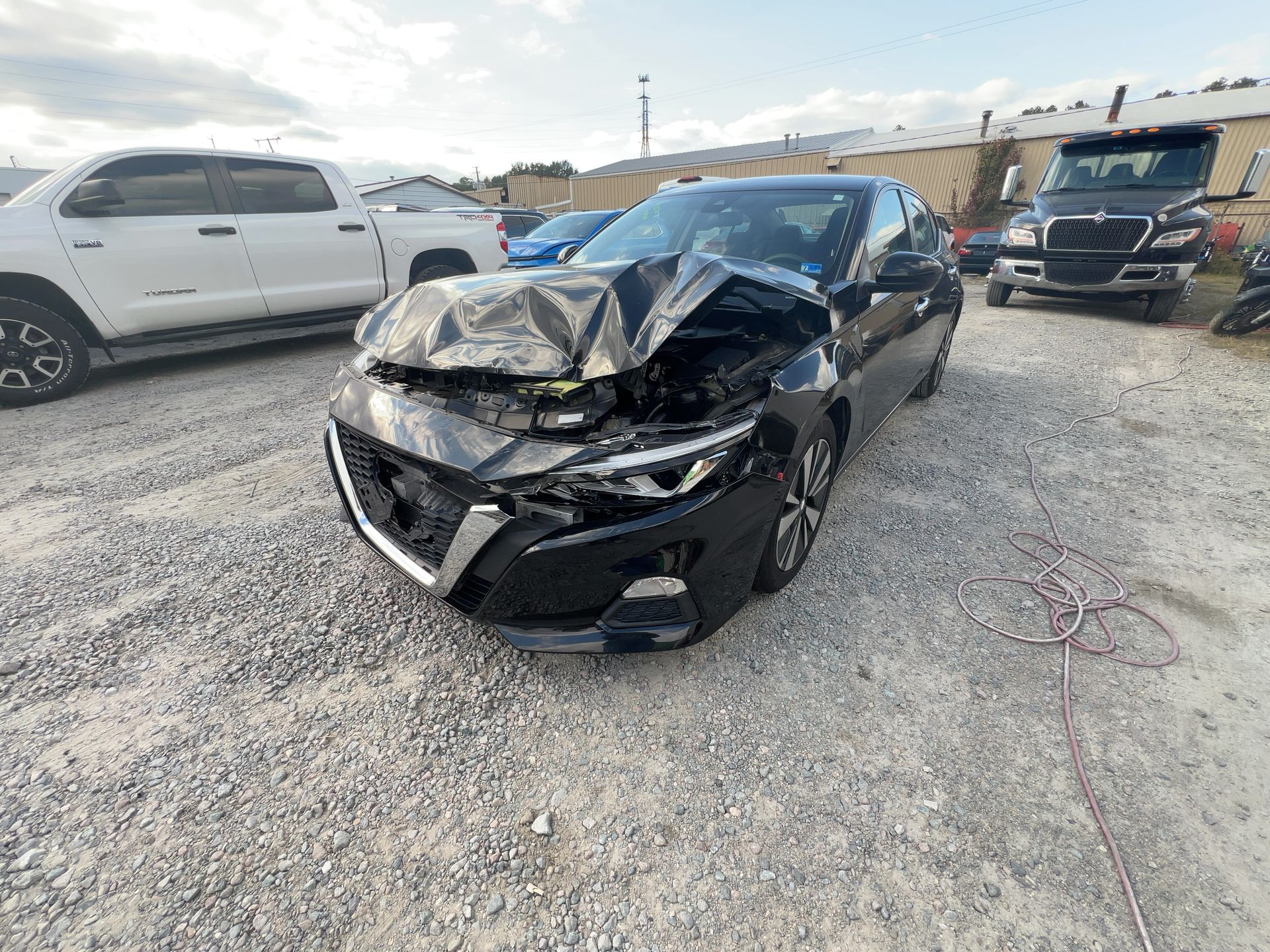 2021 Nissan Altima 2.5 SV - Exterior Front Left Corner Image