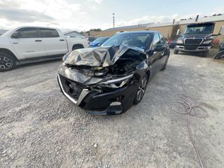 2021 Nissan Altima 2.5 SV - Exterior Front Left Corner Image