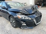 2021 Nissan Altima 2.5 SV - Exterior Front Right Corner Image
