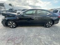 2021 Nissan Altima 2.5 SV - Exterior Side Driver Image