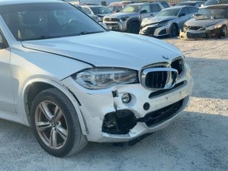 2016 BMW X5 xDrive35i - Exterior Front Right Corner Image