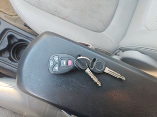 2006 Chevrolet Malibu LTZ - Interior Steering Wheel With Keys Image