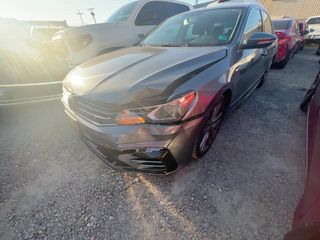 2017 Volkswagen Passat R-Line w/Comfort Pkg - Exterior Front Left Corner Image