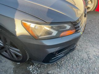 2017 Volkswagen Passat R-Line w/Comfort Pkg - Exterior Front Right Corner Image