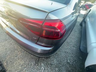 2017 Volkswagen Passat R-Line w/Comfort Pkg - Exterior Rear Right Corner Image