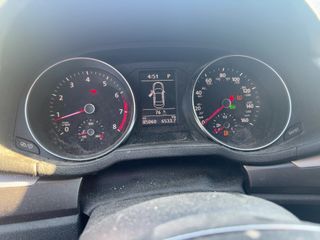 2017 Volkswagen Passat R-Line w/Comfort Pkg - Interior Instrument Cluster / Odometer Image