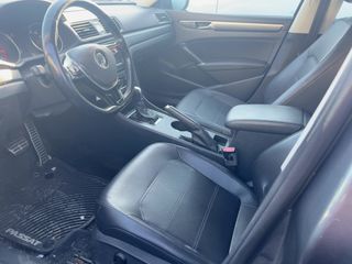 2017 Volkswagen Passat R-Line w/Comfort Pkg - Interior Front Seat Image