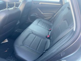 2017 Volkswagen Passat R-Line w/Comfort Pkg - Interior Rear Seat Image