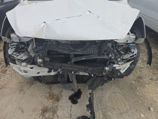 2017 Ford Escape Titanium - Primary Damage Straight On Image