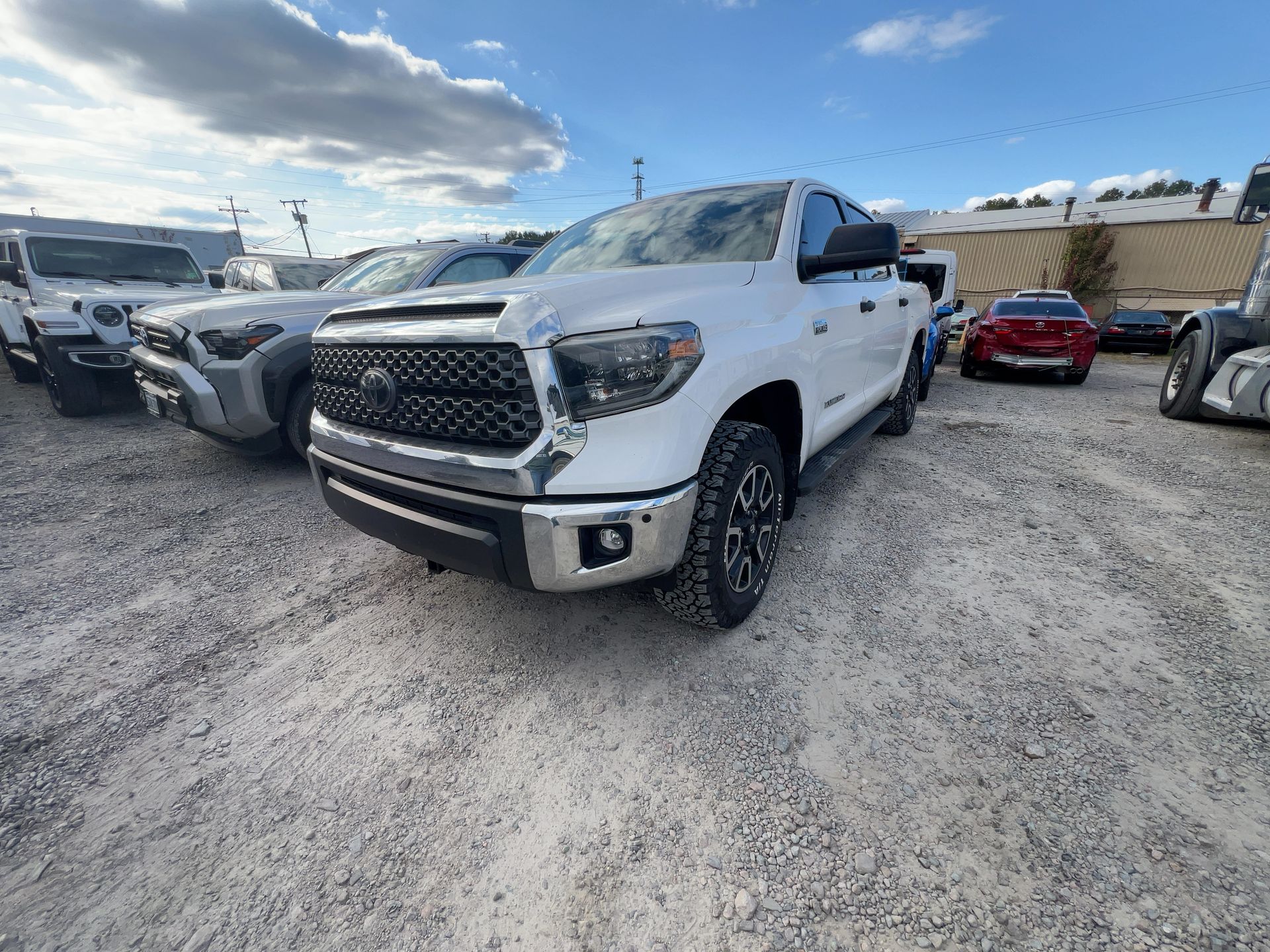 2020 Toyota Tundra SR5 - Exterior Front Left Corner Image