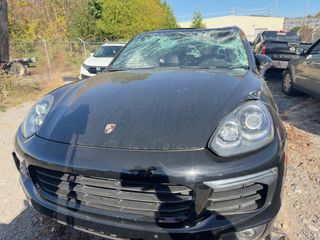 2018 Porsche Cayenne - Exterior Front Center Image