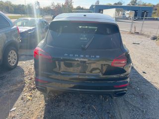 2018 Porsche Cayenne - Exterior Rear Center Image