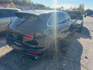2018 Porsche Cayenne - Exterior Rear Right Corner Image