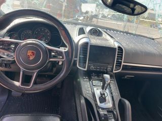 2018 Porsche Cayenne - Interior Full Dashboard Image