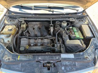 2006 Ford Five Hundred Limited - Engine Compartment Image