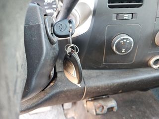 2008 Chevrolet Silverado 2500HD LT w/1LT - Interior Steering Wheel With Keys Image