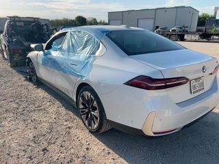 2024 BMW 530i 530i - Exterior Rear Left Corner Image