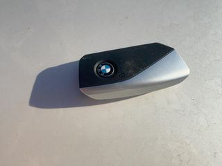 2024 BMW 530i 530i - Interior Steering Wheel With Keys Image