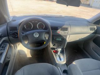 2005 Volkswagen Jetta GLS - Interior Steering Wheel With Keys Image