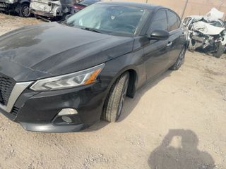 2022 Nissan Altima 2.5 SL - Exterior Front Left Corner Image