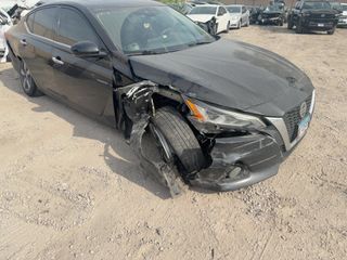 2022 Nissan Altima 2.5 SL - Exterior Front Right Corner Image