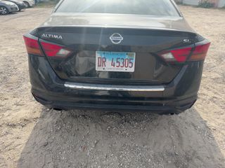 2022 Nissan Altima 2.5 SL - Exterior Rear Center Image