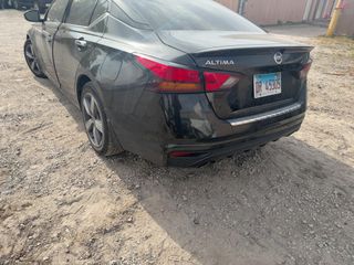 2022 Nissan Altima 2.5 SL - Exterior Rear Left Corner Image