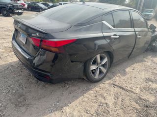2022 Nissan Altima 2.5 SL - Exterior Rear Right Corner Image