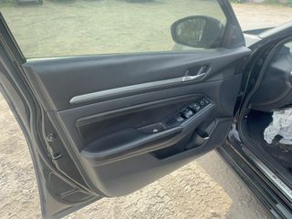2022 Nissan Altima 2.5 SL - Driver's Front Door Image