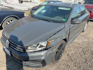 2017 Volkswagen Passat R-Line w/Comfort Pkg - Exterior Front Left Corner Image