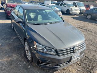 2017 Volkswagen Passat R-Line w/Comfort Pkg - Exterior Front Right Corner Image