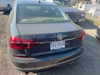 2017 Volkswagen Passat R-Line w/Comfort Pkg - Exterior Rear Center Image
