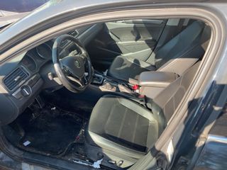 2017 Volkswagen Passat R-Line w/Comfort Pkg - Interior Front Seat Image