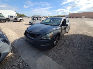 2015 Nissan Altima 2.5 SV - Exterior Front Left Corner Image