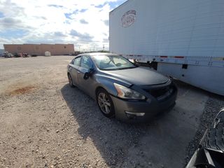 2015 Nissan Altima 2.5 SV - Exterior Front Right Corner Image