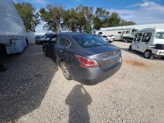 2015 Nissan Altima 2.5 SV - Exterior Rear Left Corner Image