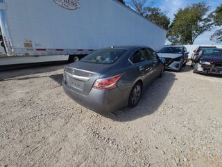 2015 Nissan Altima 2.5 SV - Exterior Rear Right Corner Image
