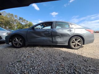 2015 Nissan Altima 2.5 SV - Exterior Side Driver Image