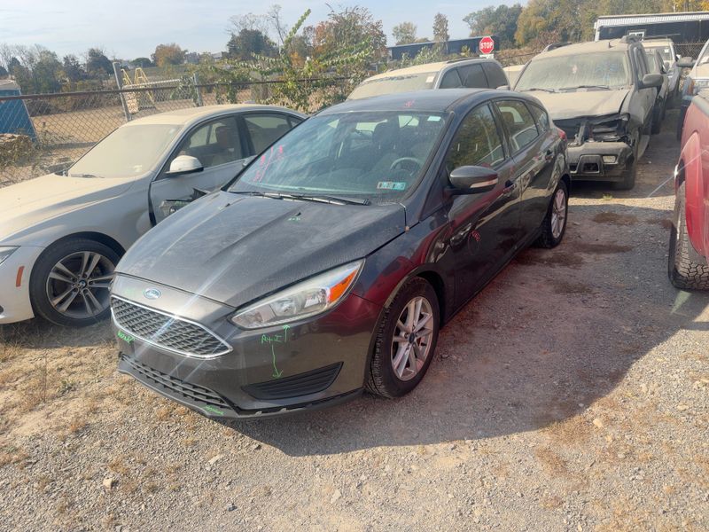 2016 Ford Focus SE - Exterior Front Left Corner Image