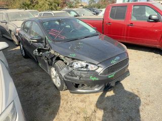 2016 Ford Focus SE - Exterior Front Right Corner Image