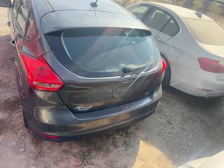 2016 Ford Focus SE - Exterior Rear Center Image