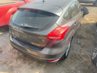 2016 Ford Focus SE - Exterior Rear Right Corner Image
