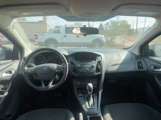 2016 Ford Focus SE - Interior Full Dashboard Image