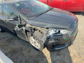 2016 Ford Focus SE - Primary Damage Right Image