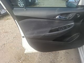 2016 Chevrolet Cruze LS - Driver's Front Door Image