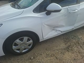2016 Chevrolet Cruze LS - Primary Damage Left Image