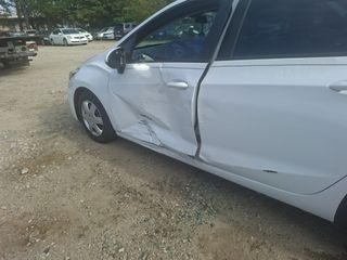 2016 Chevrolet Cruze LS - Primary Damage Right Image