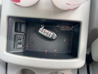 2011 Nissan Quest SL - Interior Steering Wheel With Keys Image